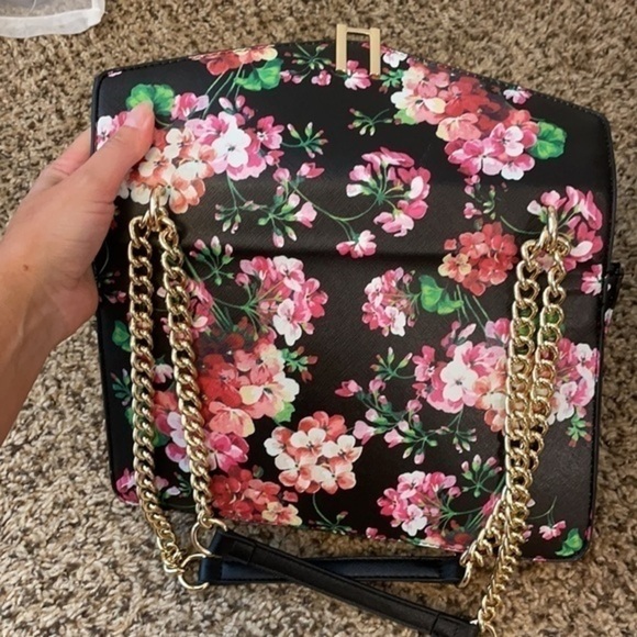 Lionel Crossbody - Picture 6 of 6